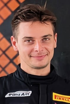 Naz Headshot